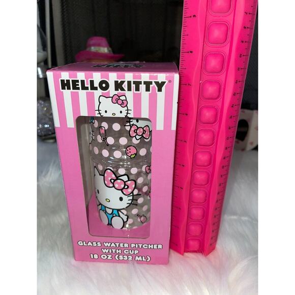 Sanrio Hello Kitty Pink 18-Oz Glass Pitcher and 8-Oz Cup Strawberries & Bows - Picture 4 of 4